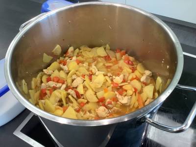 Das wird der pikante Hähnchentopf.