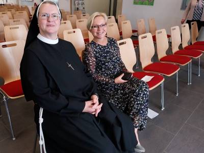 Schw. M. Bernarde (Organisation) und Frau Teske (Musik)